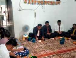 Momen Syukuran kelahiran Anak Ke-3 Gokma Sagala SH MH dan Istrinya Paulina Silalahi Saling Menyuap Makanan