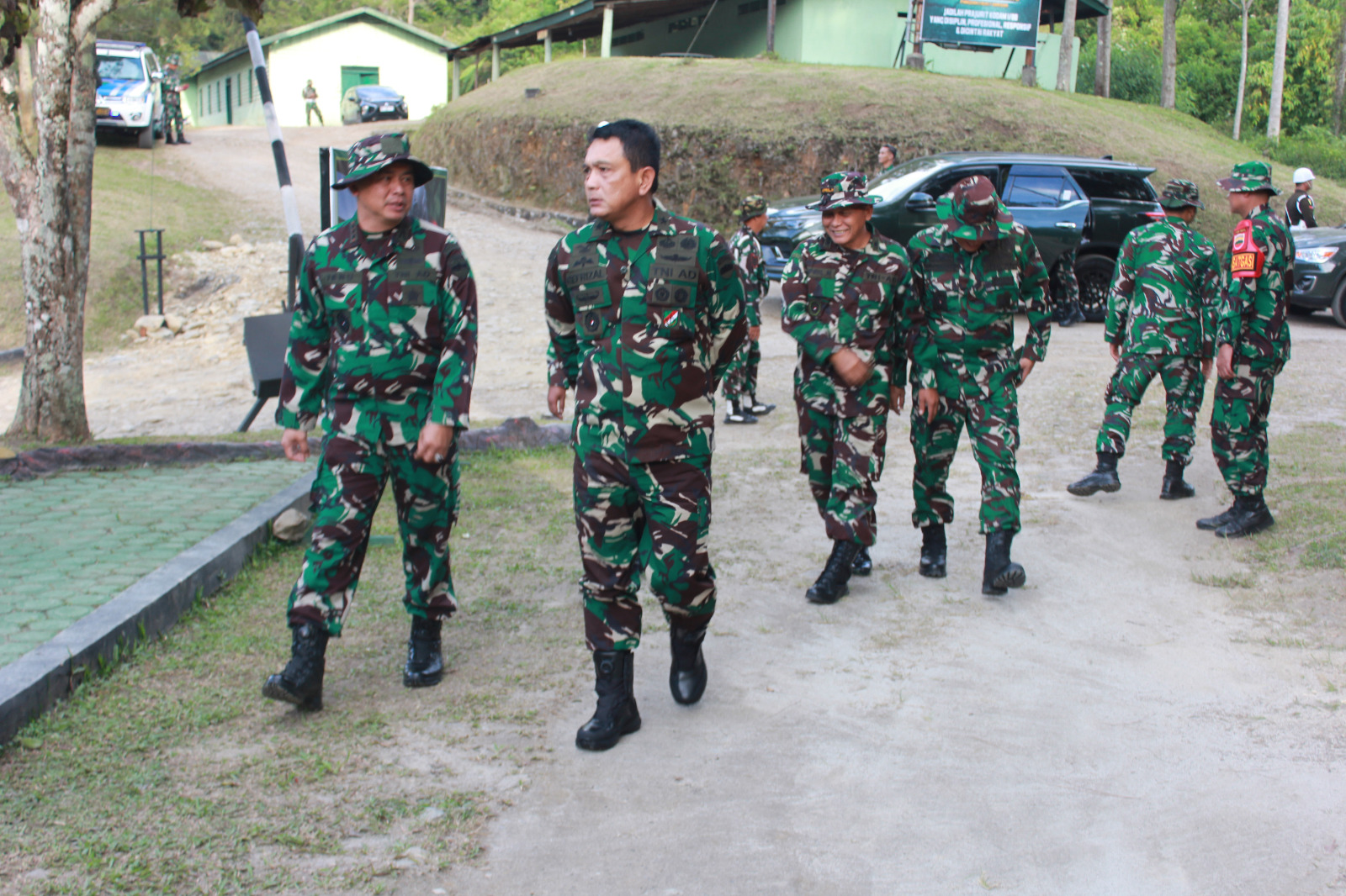 Kegiatan Doa Bersama dalam Rangkaian Penutupan Latihan Proglatsiapos Sistem Blok Satgas Pamtas RI-PNG Mobile Yonif 100/PS TA 2025.